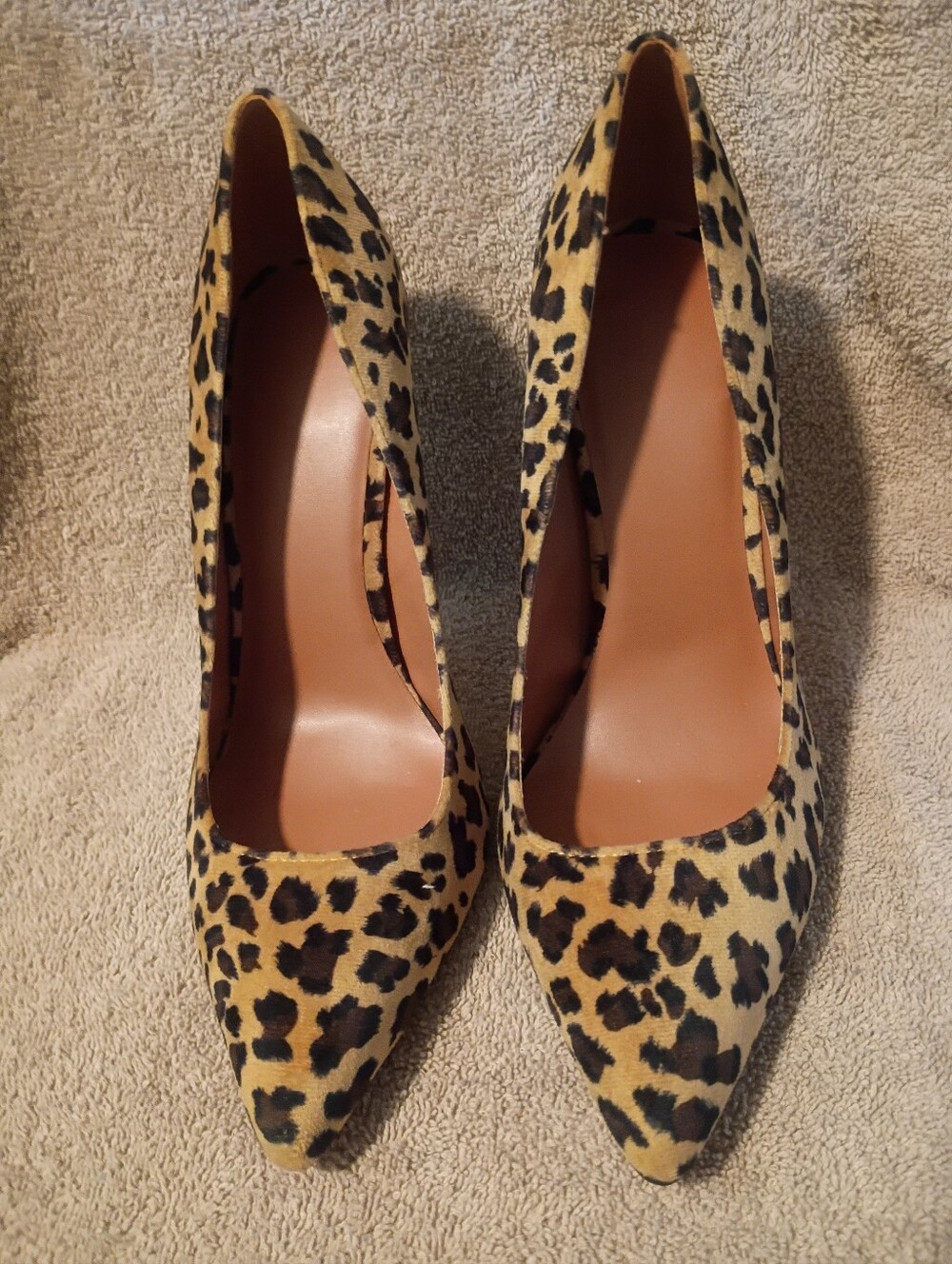 NWOT FAUX LEOPARD FUR 5 INCH HEEL STILETTO PUMPS.